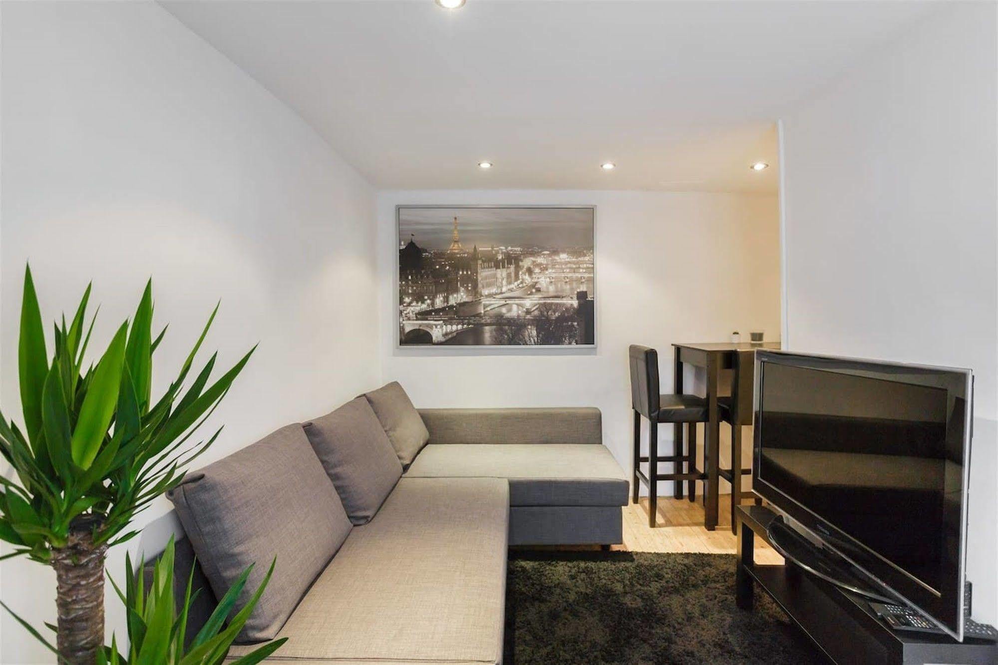 Luxury Tour Eiffel - Smartrenting * Paris